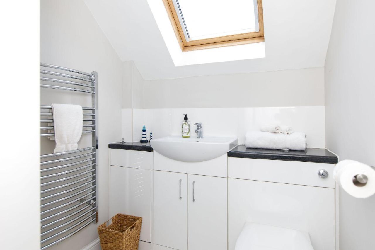 Woodfield Wellbeing Apartment Oving Bagian luar foto